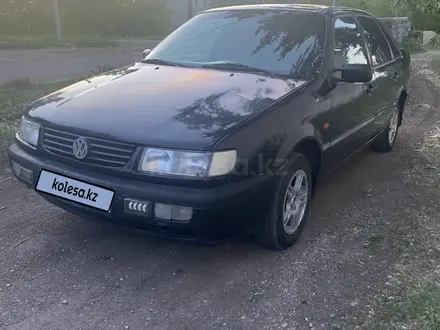 Volkswagen Passat 1995 года за 1 100 000 тг. в Астана – фото 3