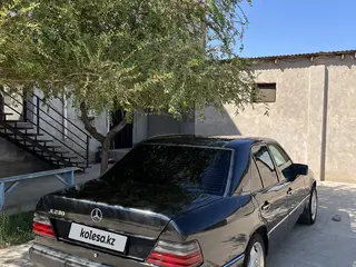 Mercedes-Benz E 230
