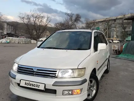 Mitsubishi Chariot 1999 года за 2 300 000 тг. в Алматы