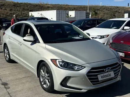 Hyundai Elantra 2017 года за 5 700 000 тг. в Жанаозен – фото 2