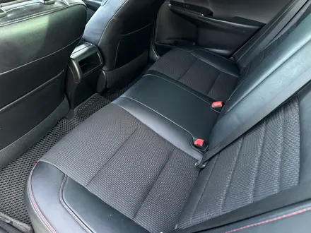 Toyota Camry 2016 года за 7 550 000 тг. в Атырау – фото 10