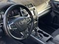 Toyota Camry 2016 года за 7 550 000 тг. в Атырау – фото 14