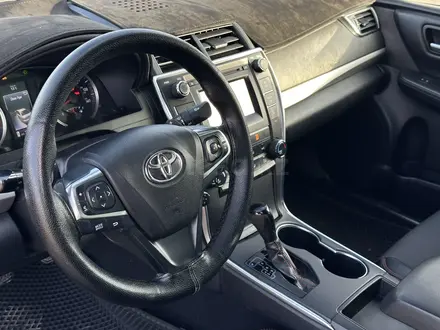 Toyota Camry 2016 года за 7 550 000 тг. в Атырау – фото 14