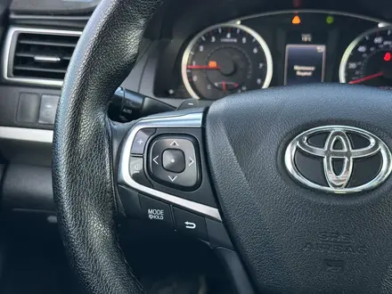 Toyota Camry 2016 года за 7 550 000 тг. в Атырау – фото 20