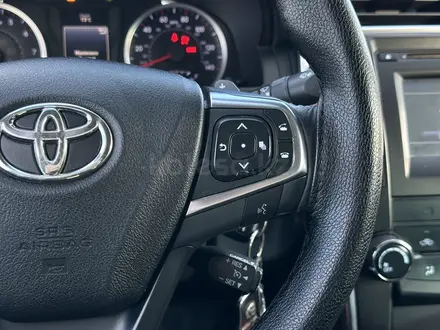 Toyota Camry 2016 года за 7 550 000 тг. в Атырау – фото 21