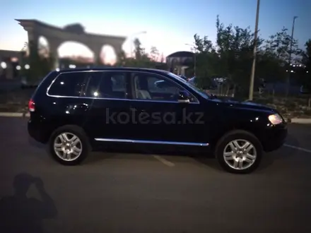 Volkswagen Touareg 2004 года за 4 500 000 тг. в Атырау – фото 6