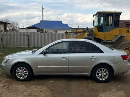 Hyundai Sonata 2006 года за 3 500 000 тг. в Ганюшкино – фото 3