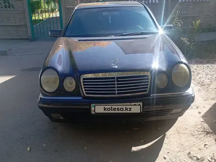 Mercedes-Benz E 230 1997 года за 2 370 000 тг. в Павлодар – фото 2