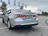 Toyota Camry 2018 года за 13 500 000 тг. в Тараз – фото 2