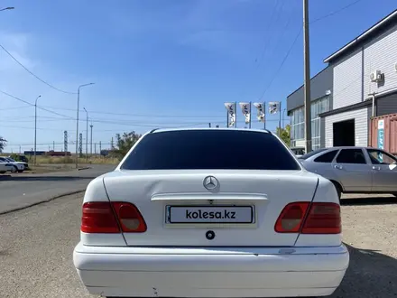 Mercedes-Benz E 200 1995 года за 1 800 000 тг. в Жезказган – фото 3