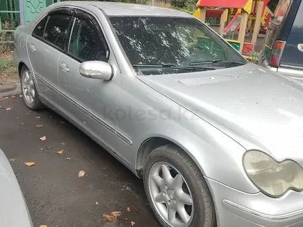 Mercedes-Benz C 240 2001 года за 2 500 000 тг. в Алматы – фото 2