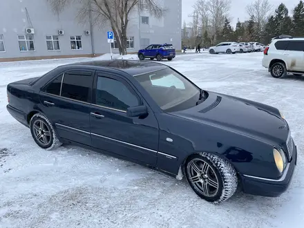 Mercedes-Benz E 200 1998 года за 2 100 000 тг. в Караганда – фото 3