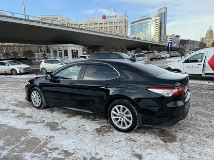 Toyota Camry 2021 года за 14 990 000 тг. в Астана – фото 3