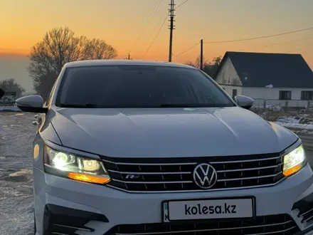 Volkswagen Passat 2019 года за 8 800 000 тг. в Алматы – фото 2