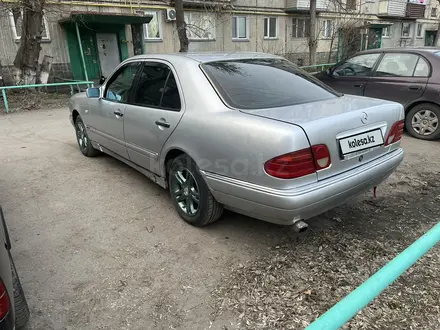 Mercedes-Benz E 230 1997 года за 2 700 000 тг. в Петропавловск – фото 5