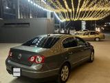 Volkswagen Passat 2005 годаfor3 300 000 тг. в Шымкент – фото 2