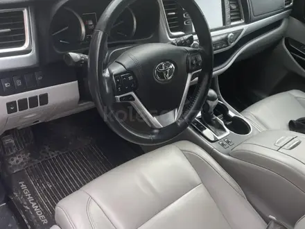 Toyota Highlander 2018 года за 16 000 000 тг. в Уральск – фото 7