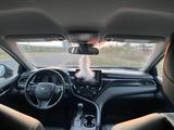 Toyota Camry 2020 года за 13 600 000 тг. в Талгар – фото 2