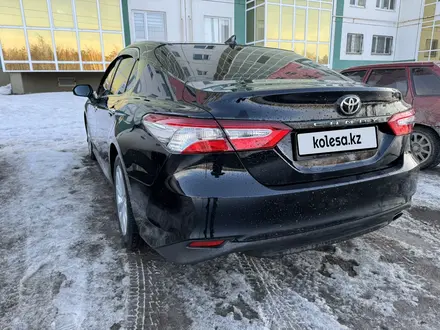 Toyota Camry 2018 года за 12 700 000 тг. в Костанай – фото 3