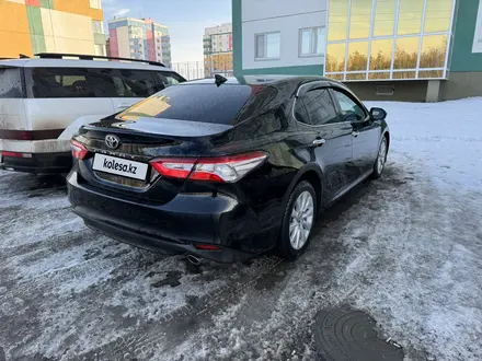 Toyota Camry 2018 года за 12 700 000 тг. в Костанай – фото 5