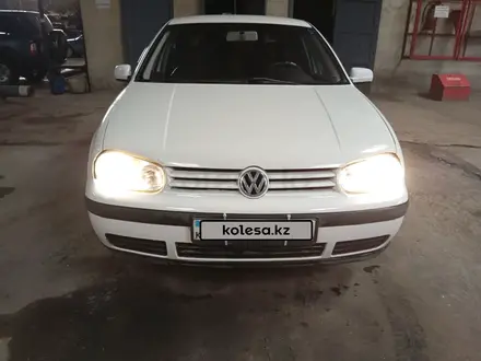 Volkswagen Golf 2000 года за 2 500 000 тг. в Караганда