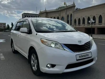 Toyota Sienna 2012 года за 9 900 000 тг. в Атырау