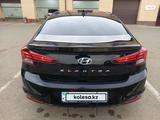 Hyundai Elantra 2019 годаfor8 100 000 тг. в Уральск – фото 2