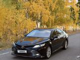 Toyota Camry 2018 года за 11 600 000 тг. в Астана – фото 2