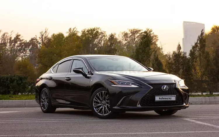 Lexus ES 250 2020 года за 21 000 000 тг. в Алматы