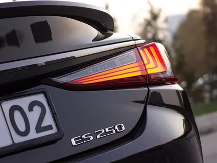 Lexus ES 250 2020 года за 21 000 000 тг. в Алматы – фото 10
