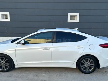 Hyundai Elantra 2018 года за 5 600 000 тг. в Жанаозен – фото 2