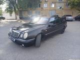 Mercedes-Benz E 320 1998 года за 2 700 000 тг. в Актобе – фото 2