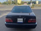 Mercedes-Benz E 320 1998 года за 2 700 000 тг. в Актобе – фото 5