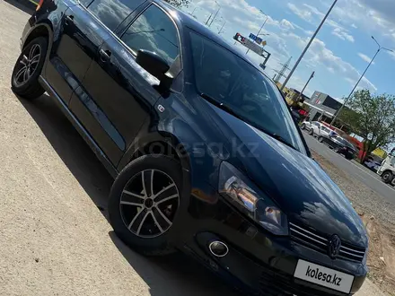 Volkswagen Polo 2011 года за 2 700 000 тг. в Уральск – фото 3