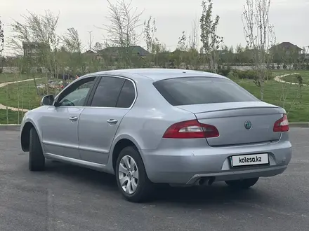 Skoda Superb 2013 года за 3 400 000 тг. в Атырау – фото 3