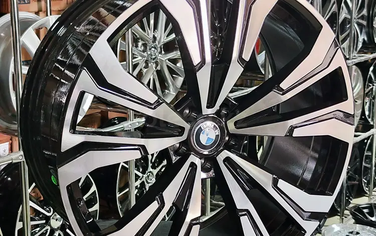 BMW X7 на 22 новые диски за 600 000 тг. в Астана