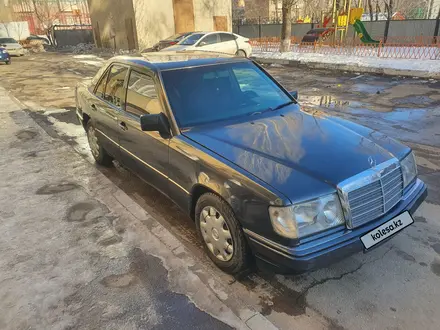 Mercedes-Benz E 230 1991 года за 1 750 000 тг. в Астана – фото 3