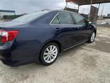 Toyota Camry 2014 года за 6 300 000 тг. в Атырау – фото 5