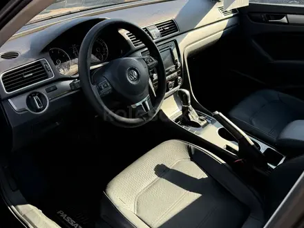 Volkswagen Passat 2014 года за 4 500 000 тг. в Атырау – фото 4