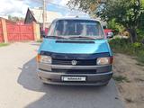 Volkswagen Caravelle 1994 годаүшін2 800 000 тг. в Караганда