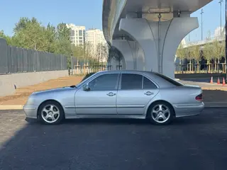 Mercedes-Benz E 320