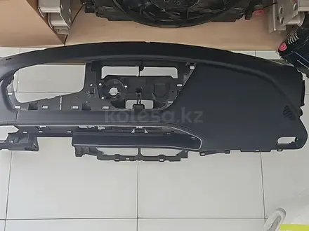 Панель торпеда Mercedes-Benz GLE GLS 167 за 1 000 тг. в Алматы