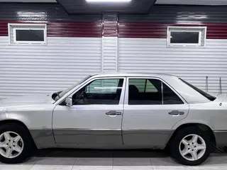Mercedes-Benz E-Class, 1993