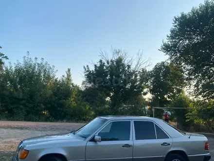 Mercedes-Benz E 230 1991 года за 1 550 000 тг. в Тараз – фото 19
