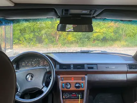Mercedes-Benz E 230 1991 года за 1 550 000 тг. в Тараз – фото 24