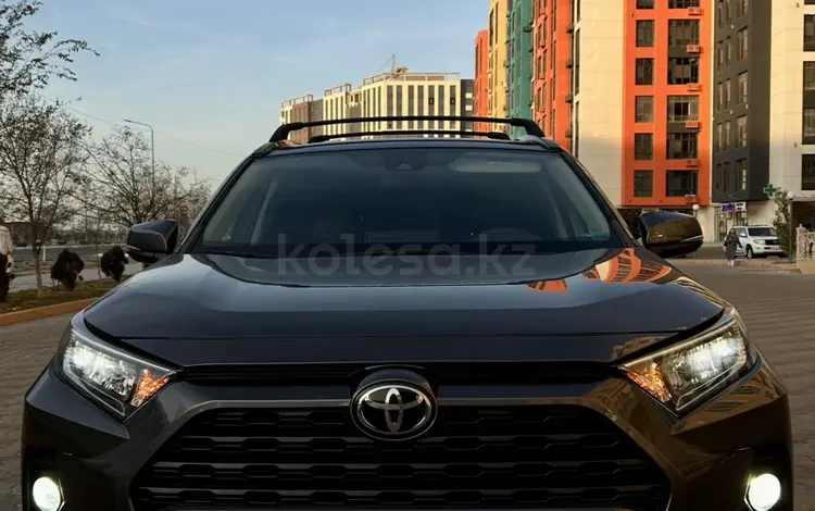 Toyota RAV4 2021 года за 15 000 000 тг. в Актау