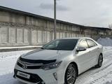 Toyota Camry 2018 года за 13 700 000 тг. в Семей – фото 3