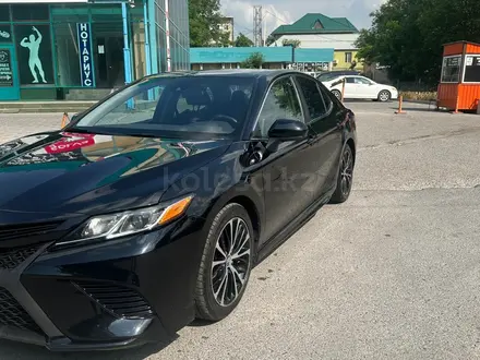 Toyota Camry 2019 года за 12 300 000 тг. в Шымкент – фото 2