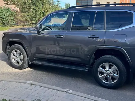 Toyota Land Cruiser 2023 года за 47 000 000 тг. в Астана – фото 2