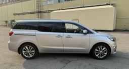 Kia Carnival 2016 года за 11 800 000 тг. в Алматы – фото 2